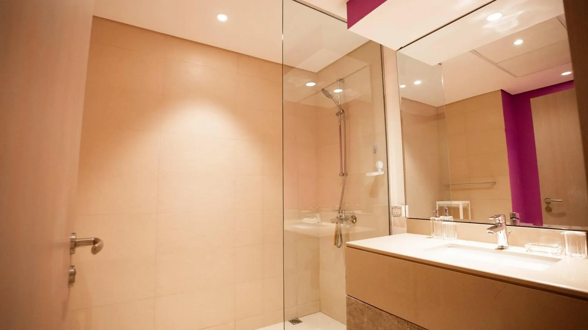 2Br Spacious Private Entrance In Yas Island 001 Abu Dhabi
